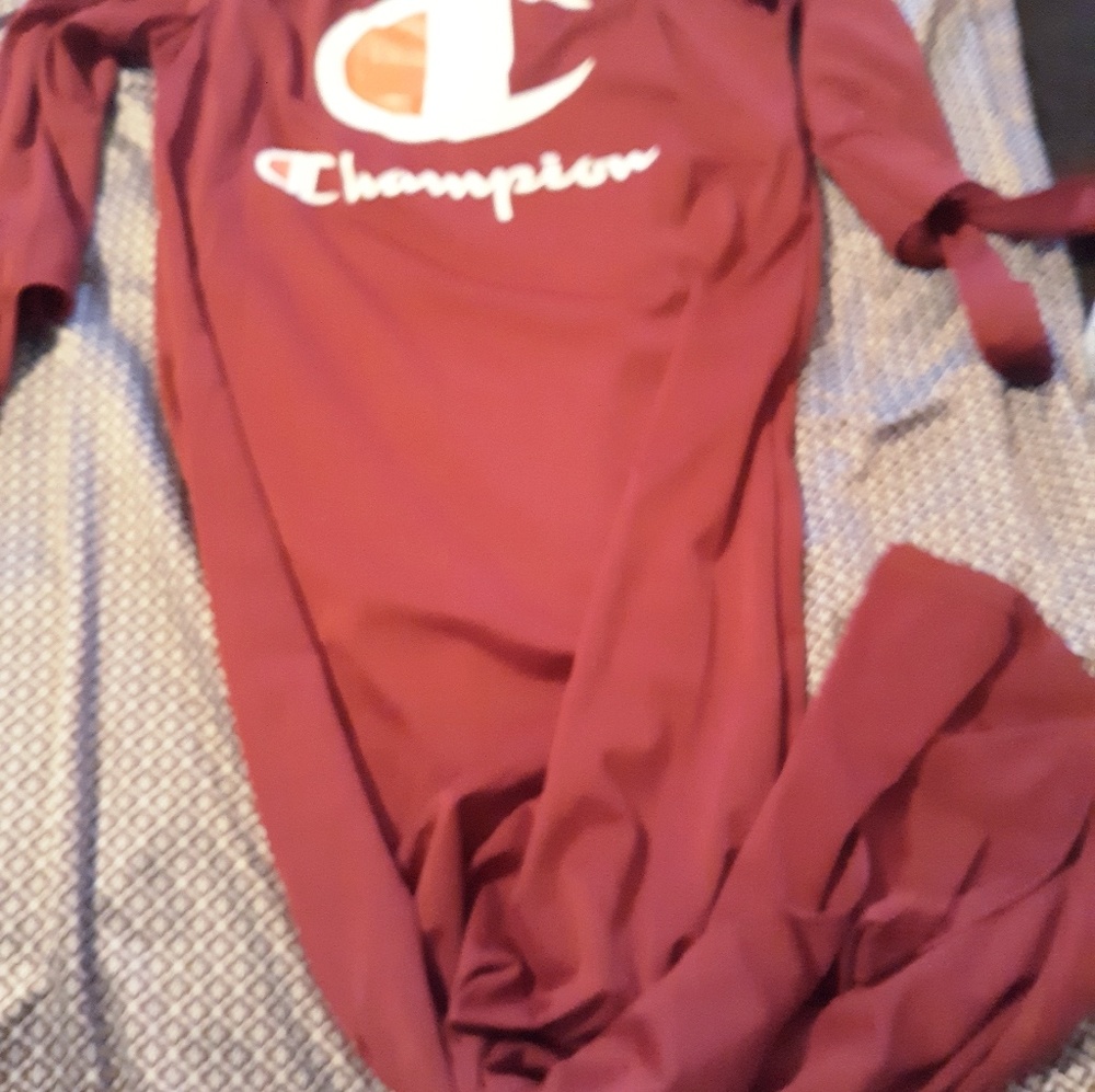 Champion dresses - Picture 3 of 3